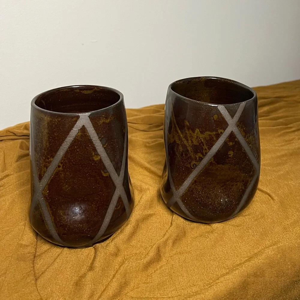 Vases (2) Brown - Picture 3 of 14